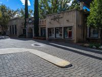 there is a parking meter in the middle of this courtyard area of a city setting