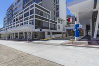 a street that has a sign that says one way on it in front of an apartment building