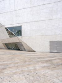 Urban Structure in Portugal Under a Clear Sky