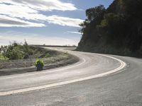 USA Asphalt Road: Low Mountain Grass View