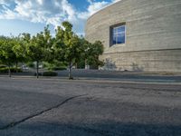 USA City Architecture: The Dramatic Concrete Wall