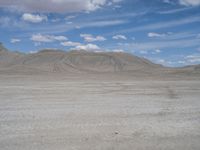 USA Desert Landscape: Open Spaces and Sand Dunes