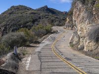 USA Highway: Asphalt and Mountain View