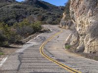 USA Highway: Asphalt and Mountain View