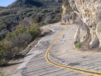 USA Highway: Asphalt and Mountain View