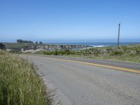 USA Highway along the Ocean Shoreline: Stunning Coastal Landscape