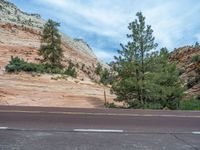 USA's Mountain Landscape: Exploring Nature on the Road