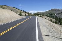 USA Mountain Road: A Clear Sky and Nature's Beauty