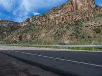 USA Nature Photography: Road through the Mountains