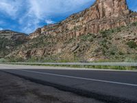 USA Nature Photography: Road through the Mountains