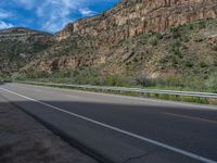 USA Nature Photography: Road through the Mountains