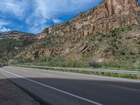 USA Nature Photography: Road through the Mountains