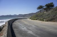 USA's Pacific Coast Highway: Magnificent Views of the Ocean