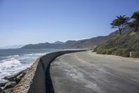 USA's Pacific Coast Highway: Magnificent Views of the Ocean