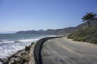 USA's Pacific Coast Highway: Magnificent Views of the Ocean