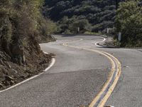 USA Road: Asphalt Road in Low Mountain Landscape