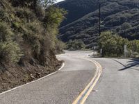 USA Road: Asphalt Road in Low Mountain Landscape