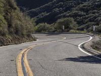 USA Road: Asphalt Road in Low Mountain Landscape
