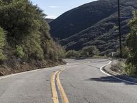 USA Road: Asphalt Road in Low Mountain Landscape