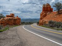 USA Road: Red Rock Mountains of Scenic Utah