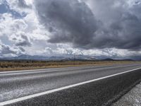 USA Utah: Endless Road through Dramatic Highlands