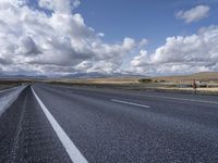 USA's Utah Highway: Lined with Stunning Nature Scenery