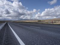 USA's Utah Highway: Lined with Stunning Nature Scenery