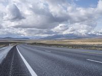 USA's Utah Highway: Lined with Stunning Nature Scenery