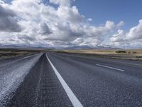 USA's Utah Highway: Lined with Stunning Nature Scenery