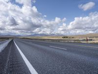 USA's Utah Highway: Lined with Stunning Nature Scenery