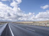 USA's Utah Highway: Lined with Stunning Nature Scenery