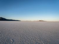 Utah Desert Landscape: Clear Sky and Open Space