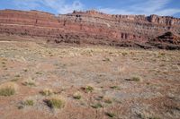 Utah Desert: Vast Plains of Grass and Mountains