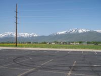 Utah: Mountains, Fields, and Asphalt Roads