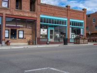 Utah Road: Exploring Shopping and Classic Architecture at the Cinema