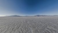 Utah's Salt Lake: Clear Sky Over Mountain Views