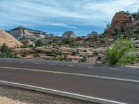 Utah, USA: Mountains and Asphalt Road