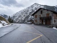 a car is parked outside of the mountain lodge for cars to travel in to get there