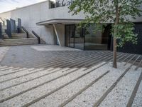 Zaragoza's Business District: A Sleek Concrete Surface