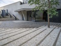 Zaragoza's Business District: A Sleek Concrete Surface