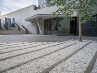 Zaragoza's Business District: A Sleek Concrete Surface