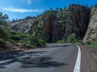 Zion National Park: Asphalt Road in USA