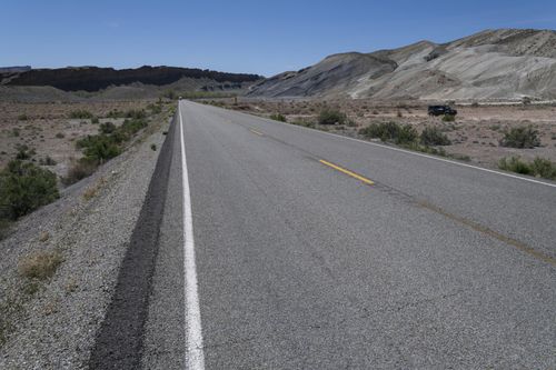 Utah Desert Road: Clear Sky and Endless Views - HDRi Maps and Backplates
