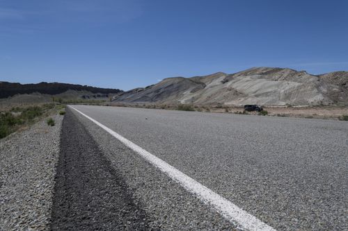 Utah Desert Road: Clear Sky and Endless Views - HDRi Maps and Backplates
