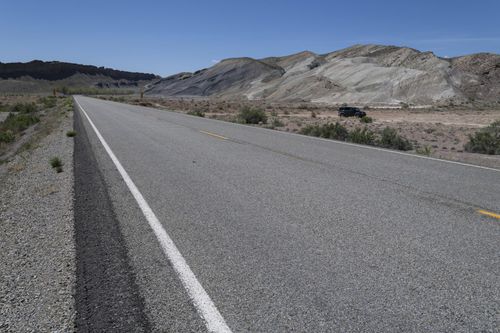 Utah Desert Road: Clear Sky and Endless Views - HDRi Maps and Backplates