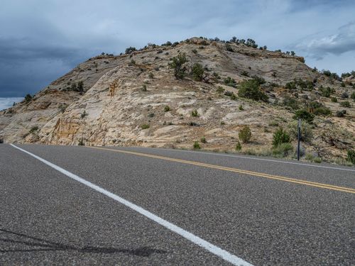 Utah Road: Nature and Landscape with Clouds - HDRi Maps and Backplates