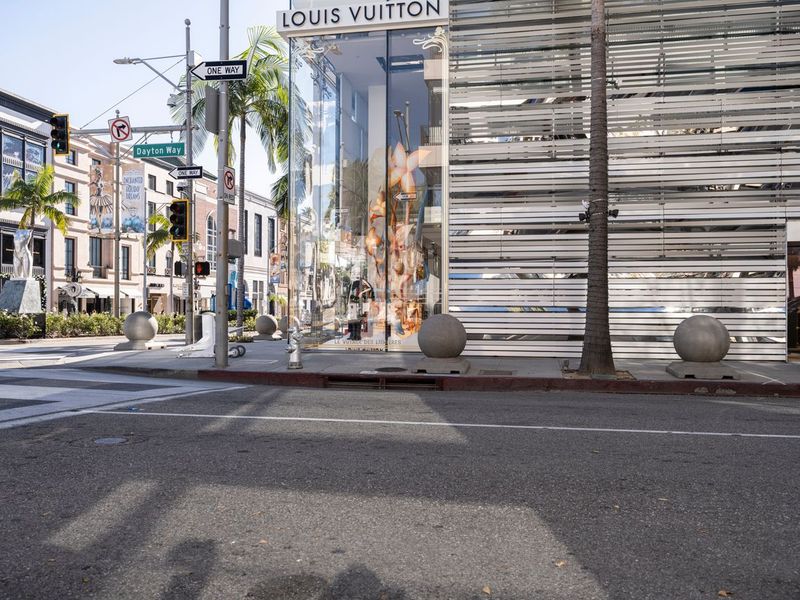 Exploring Los Angeles: Urban Shopping Paradise HDRi Maps and Backplates