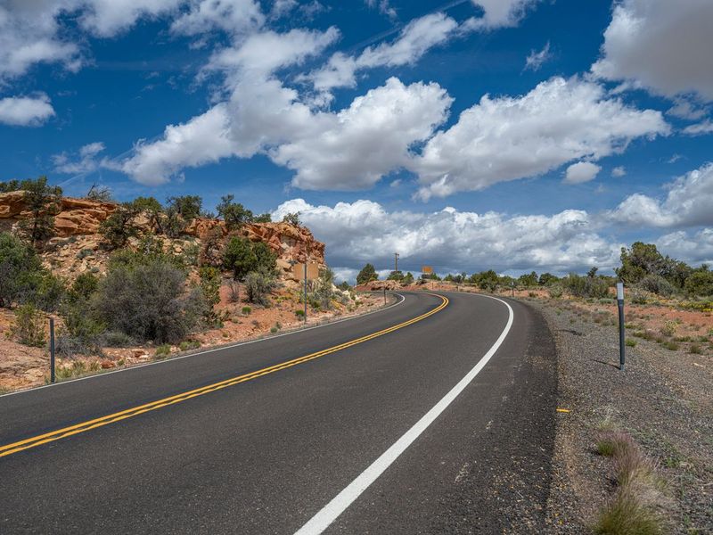 Asphalt Road in USA: Scenic Nature Views HDRi Maps and Backplates