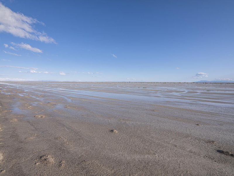 Utah Coastal Beach Landscape with Clear Sky HDRi Maps and Backplates