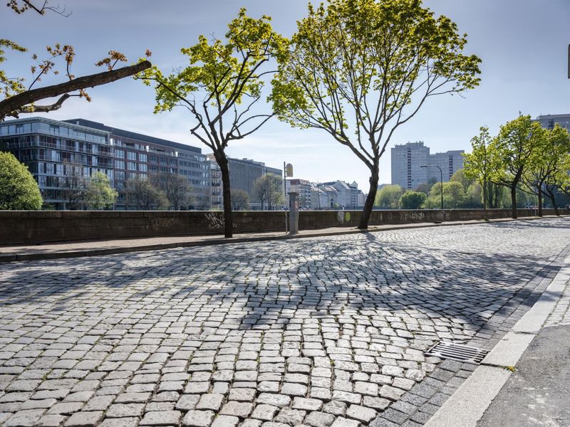 Berlin Architecture: Urban Wall Under Clear Sky HDRi Maps and Backplates